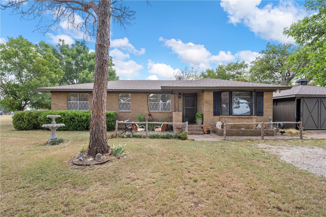 219 Tree Top Drive, West, Texas image 1