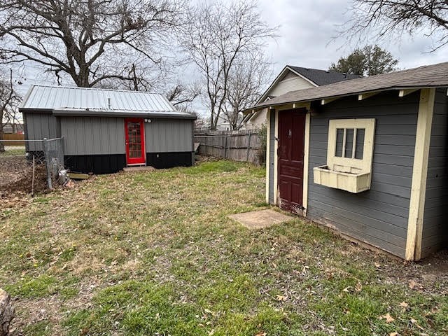 105 & 103 N Oak Street, Lorena, Texas image 3