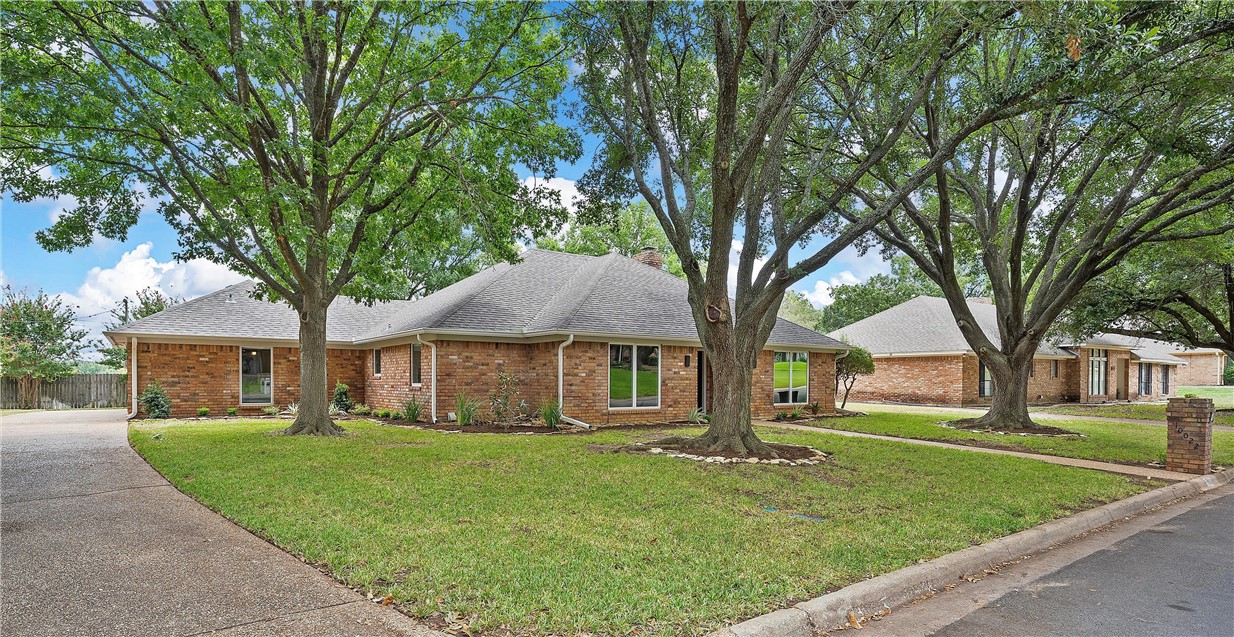 10022 Sandalwood Drive, Woodway, Texas image 2