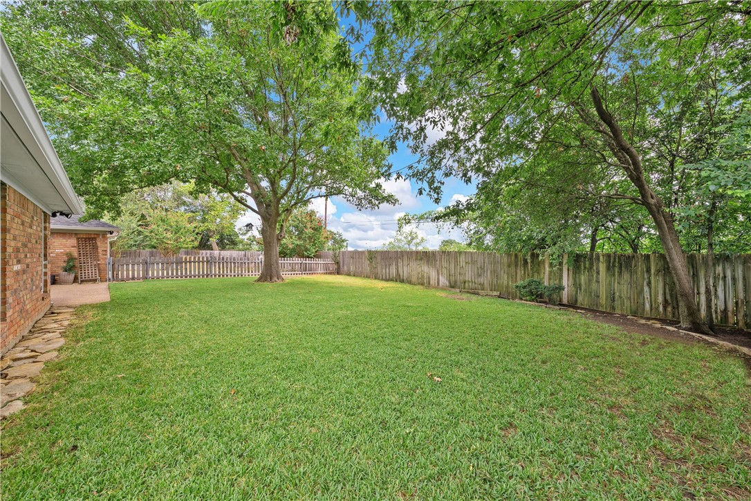 10022 Sandalwood Drive, Woodway, Texas image 38