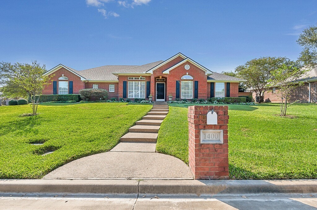 1400 Radisson Drive, Hewitt, Texas image 1