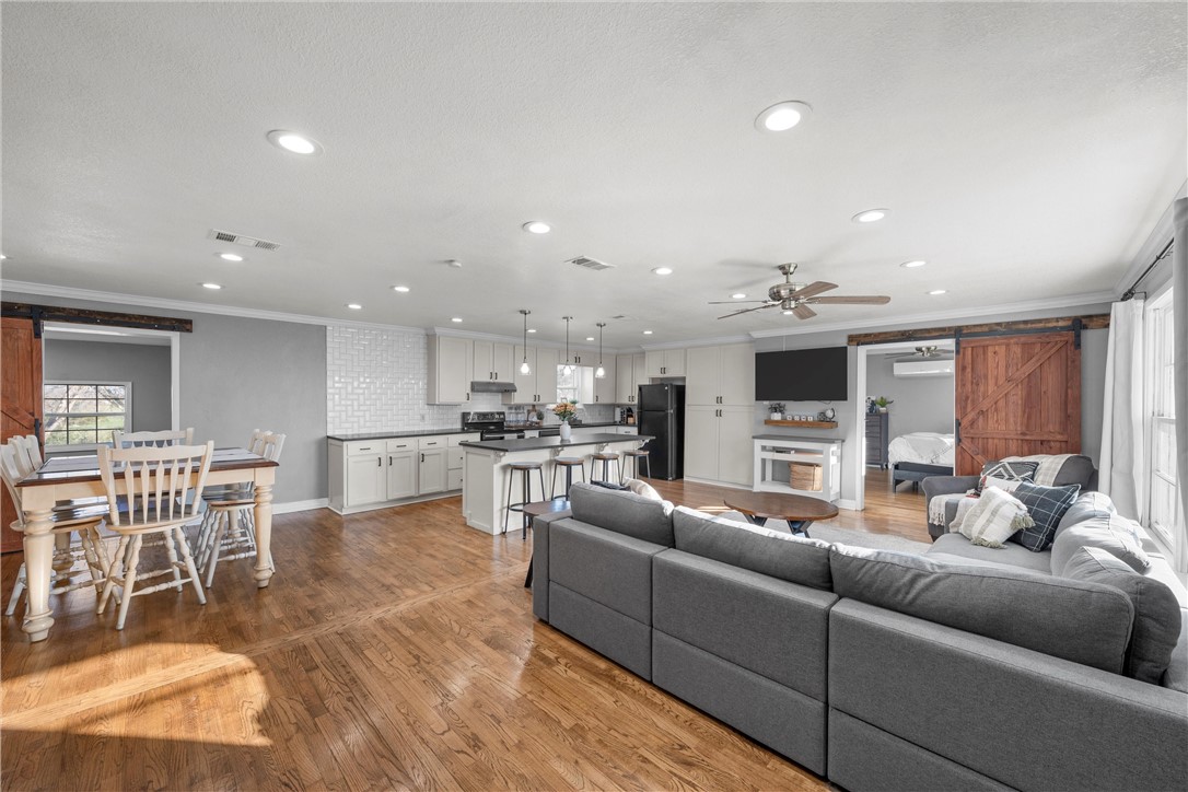 1100 W White Oak Road, West, Texas image 3