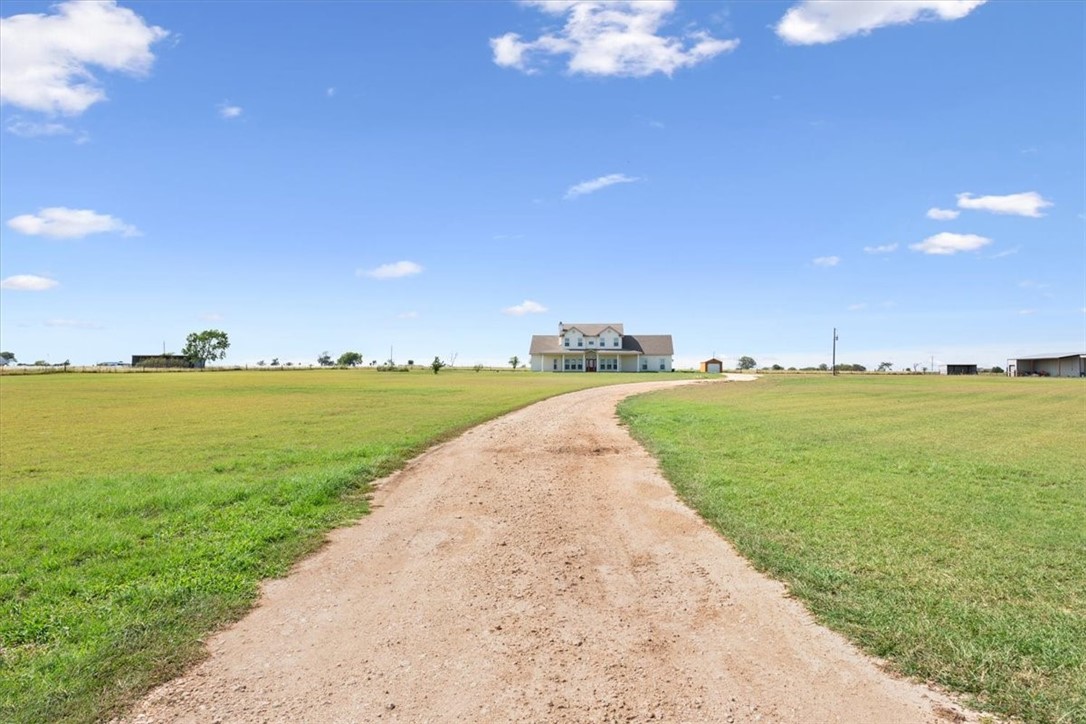 1374 Pleasant Run Road, Crawford, Texas image 2