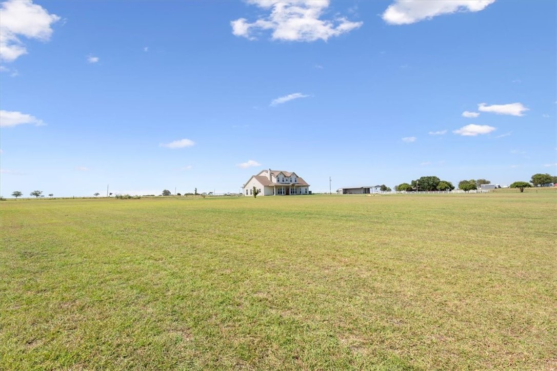 1374 Pleasant Run Road, Crawford, Texas image 3