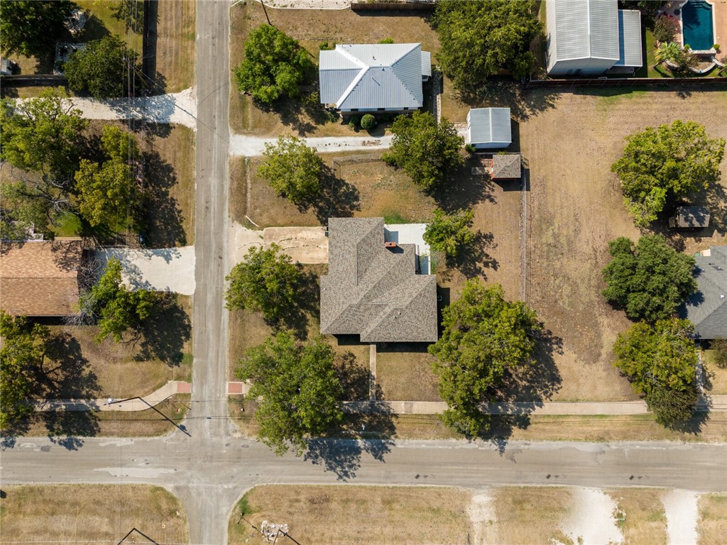 420 W 4th Street, Crawford, Texas image 35