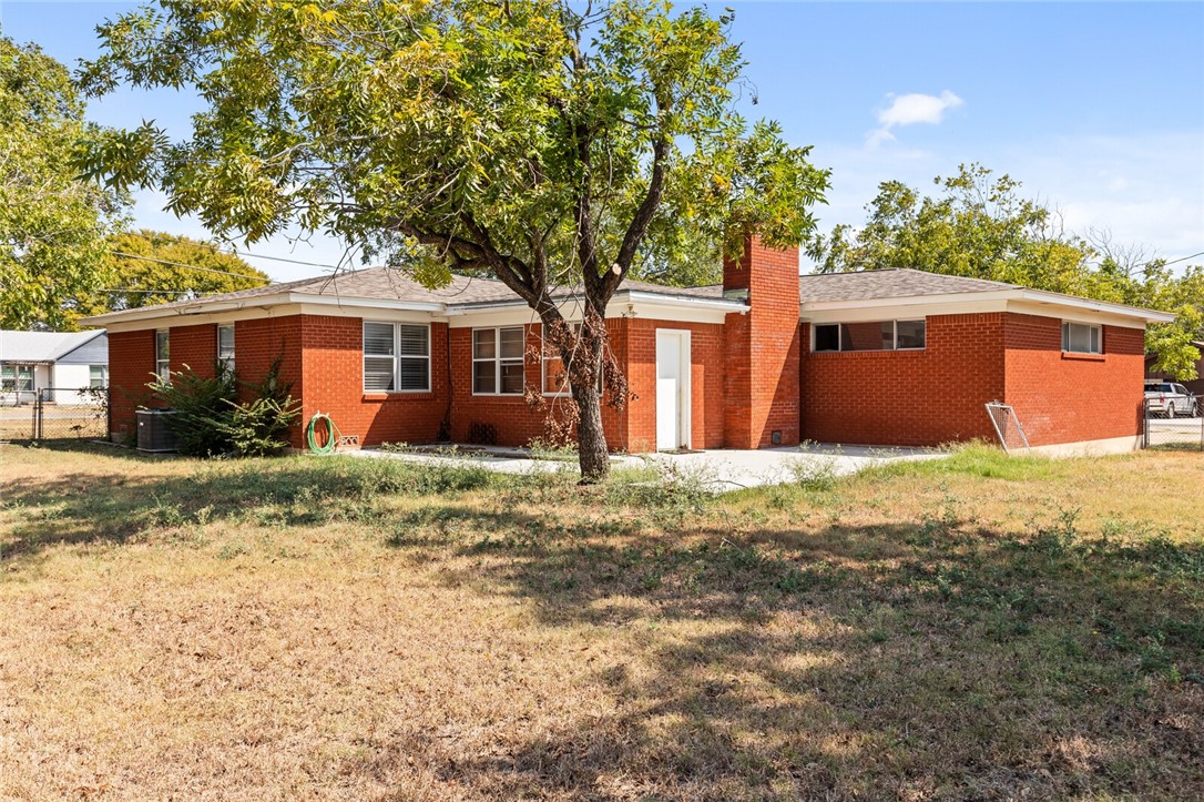 420 W 4th Street, Crawford, Texas image 31