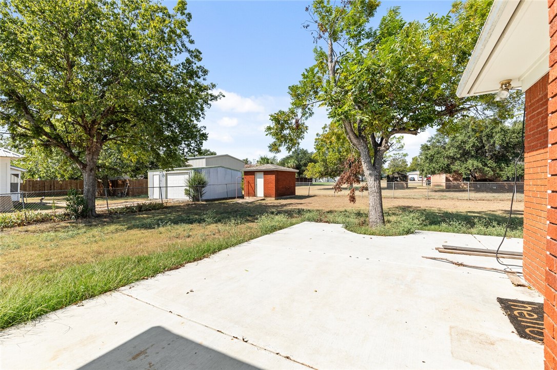 420 W 4th Street, Crawford, Texas image 27