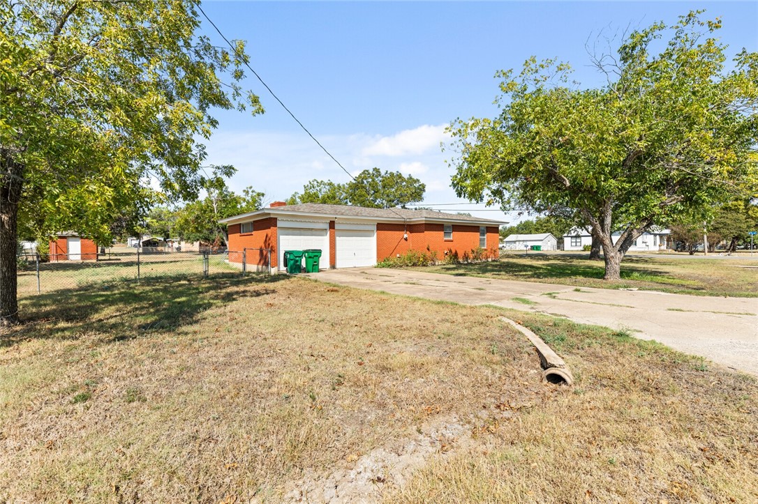 420 W 4th Street, Crawford, Texas image 43