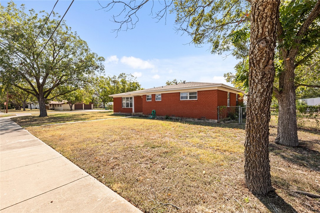 420 W 4th Street, Crawford, Texas image 42