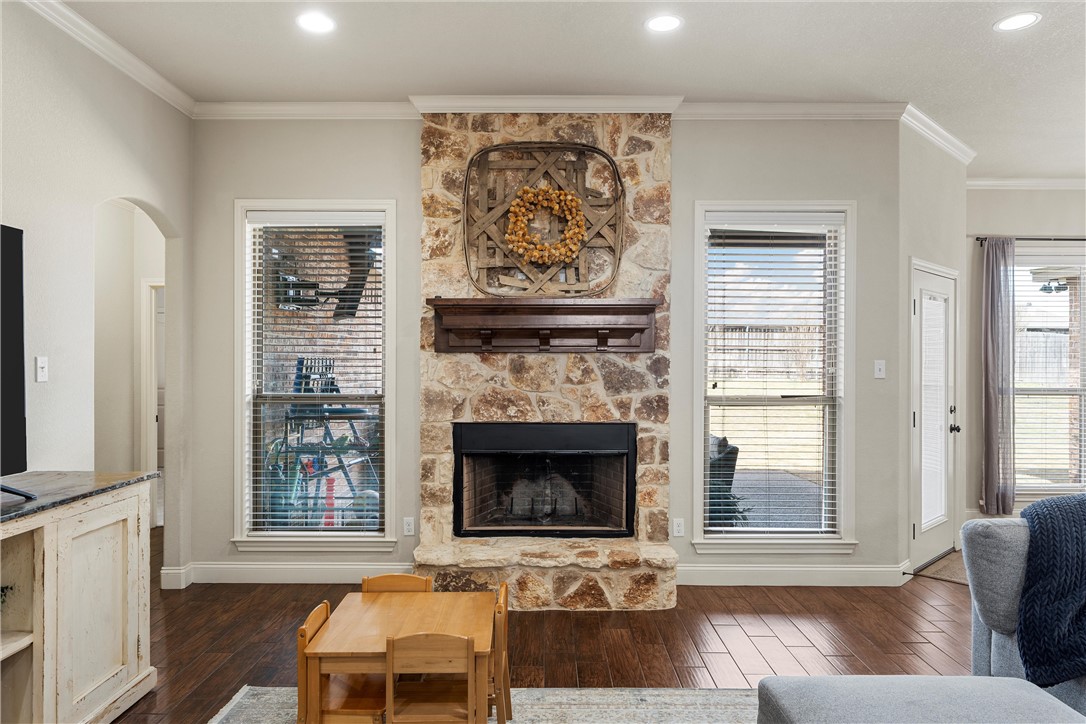 117 Hollygrove Drive, Hewitt, Texas image 6