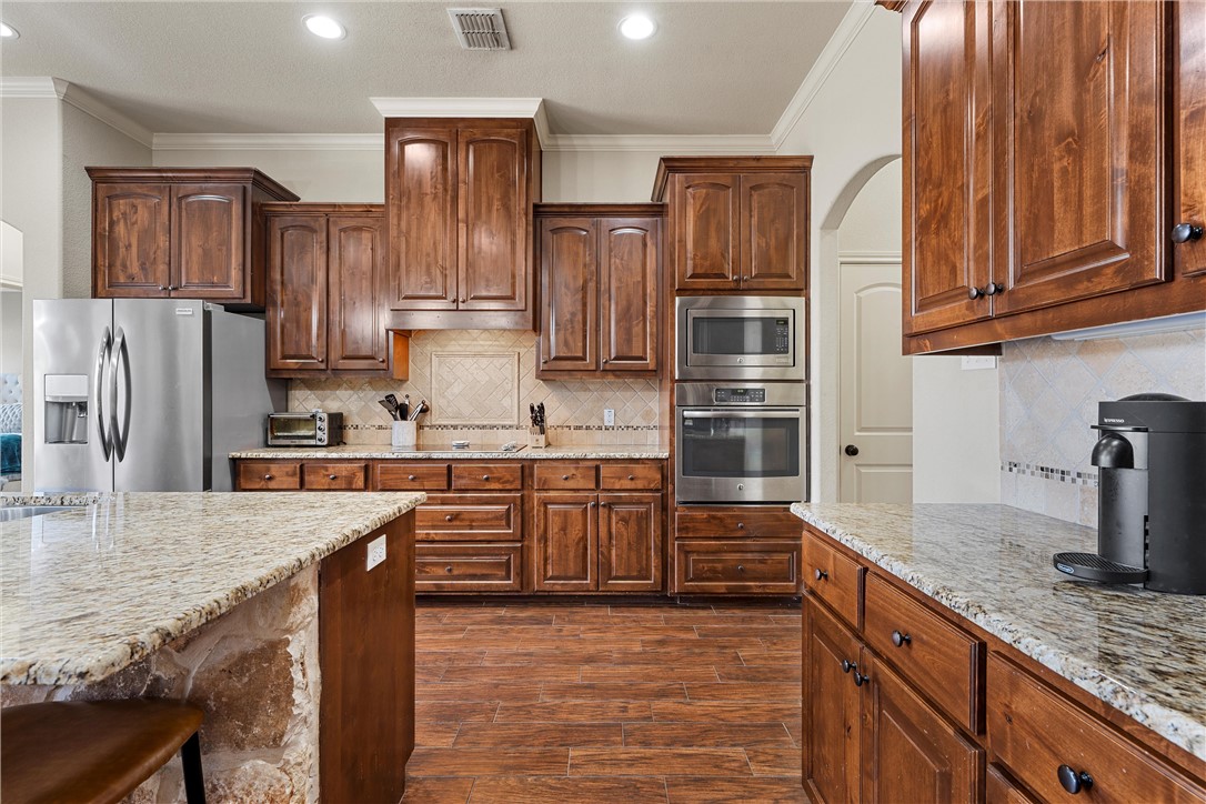117 Hollygrove Drive, Hewitt, Texas image 12