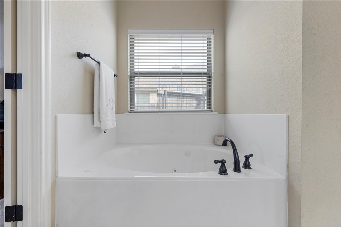 117 Hollygrove Drive, Hewitt, Texas image 21