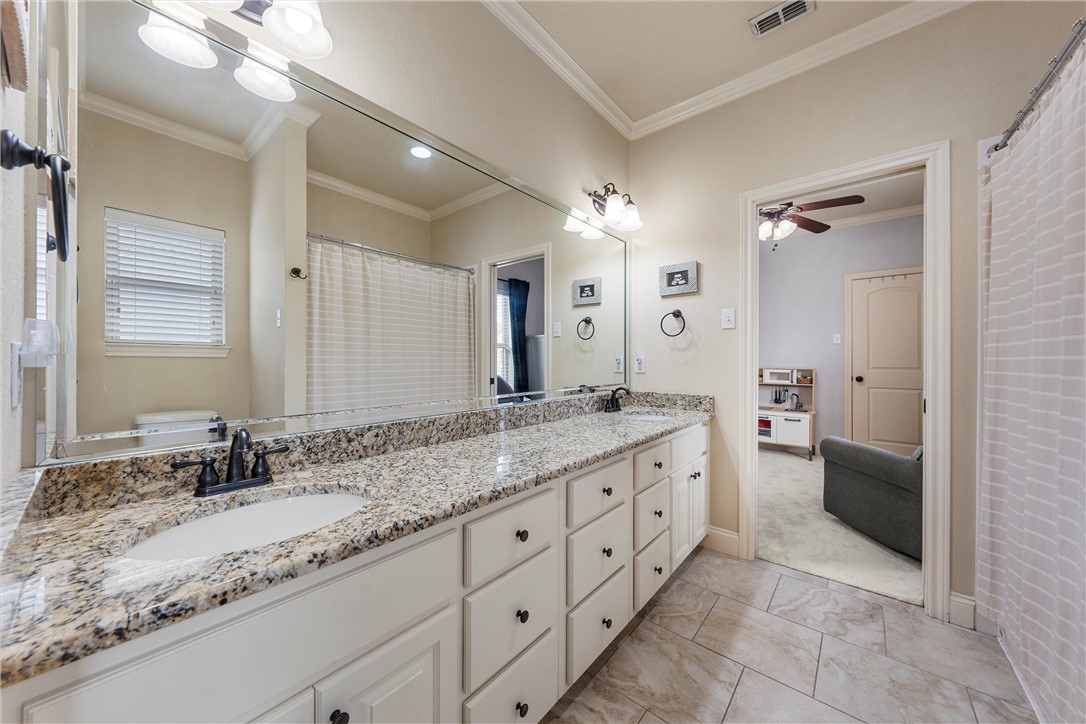 117 Hollygrove Drive, Hewitt, Texas image 27