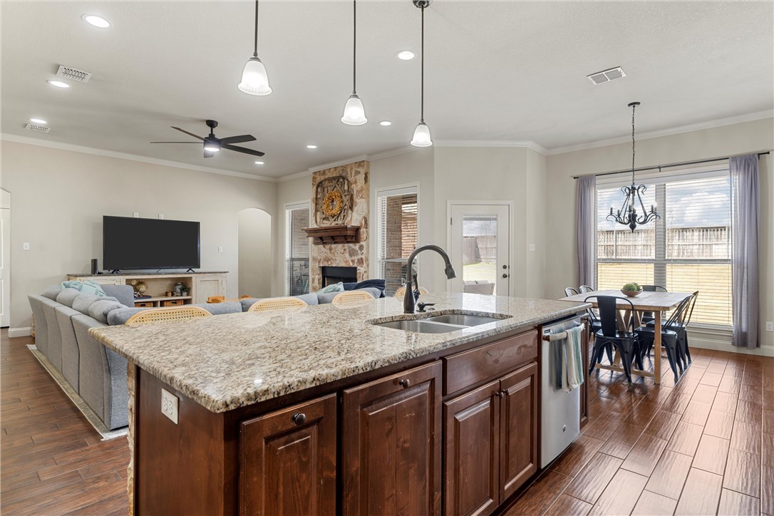 117 Hollygrove Drive, Hewitt, Texas image 14