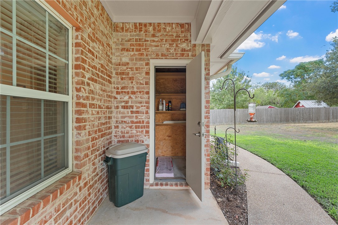 1104 S Harrison Street, West, Texas image 33