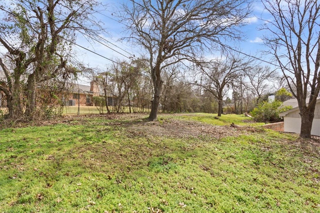 915 Estates Drive, Woodway, Texas image 43