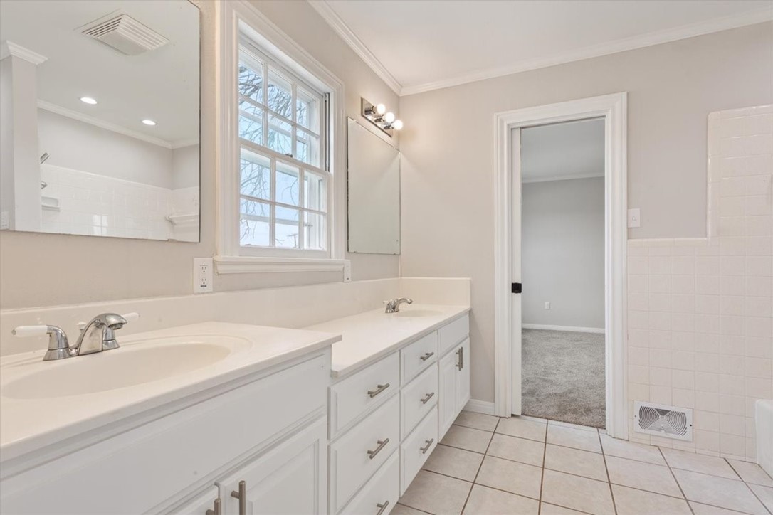 915 Estates Drive, Woodway, Texas image 33