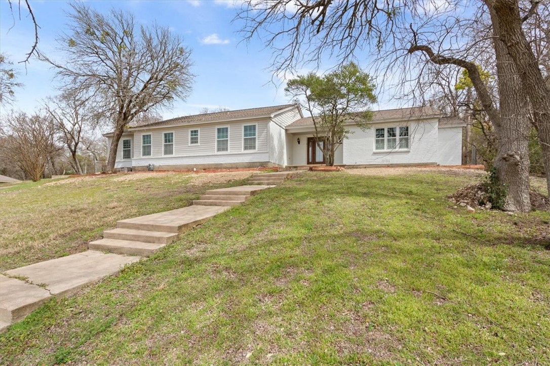 915 Estates Drive, Woodway, Texas image 4