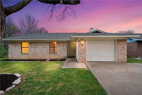 2000 Century Drive, Woodway, TX 76712 - MLS#: 221173