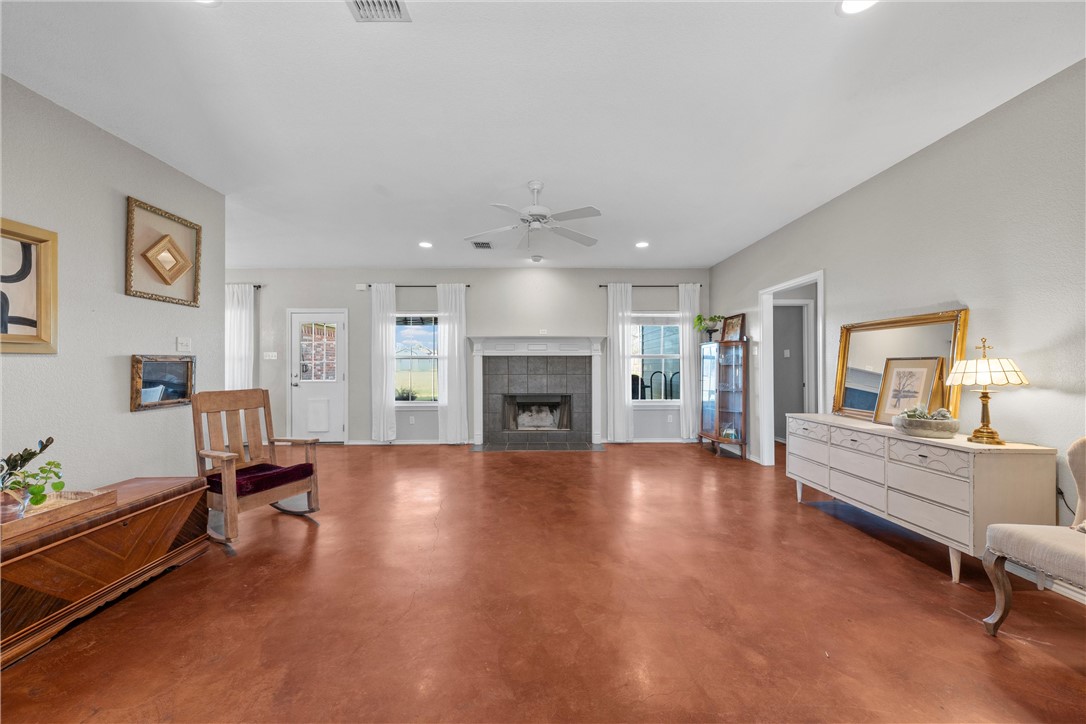 2712 Burl Lane, Lorena, Texas image 5