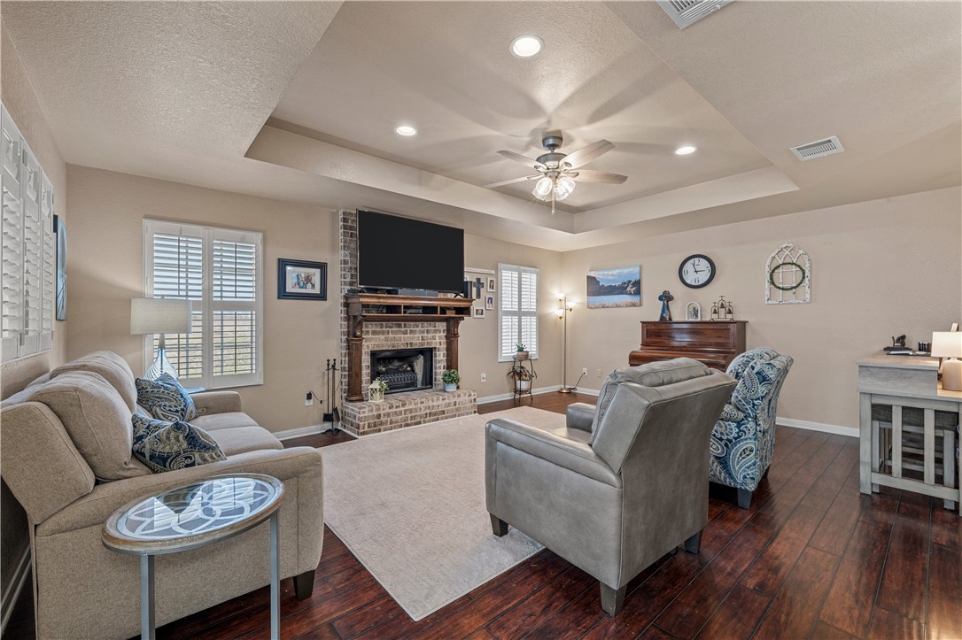 204 Topaz Circle, Hewitt, Texas image 3