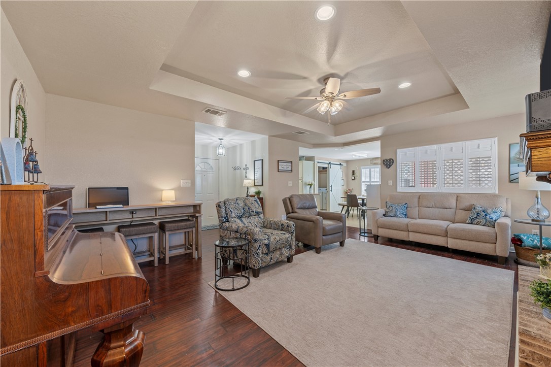 204 Topaz Circle, Hewitt, Texas image 2