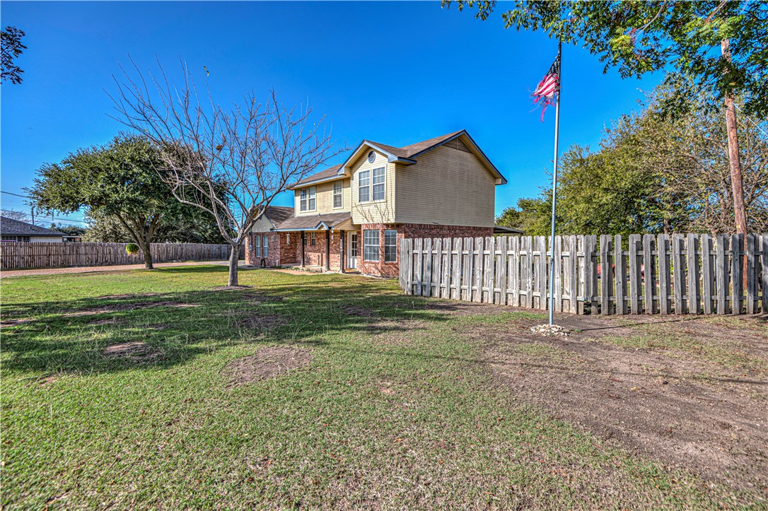 1044 W Elm Mott Drive, Elm Mott, Texas image 5