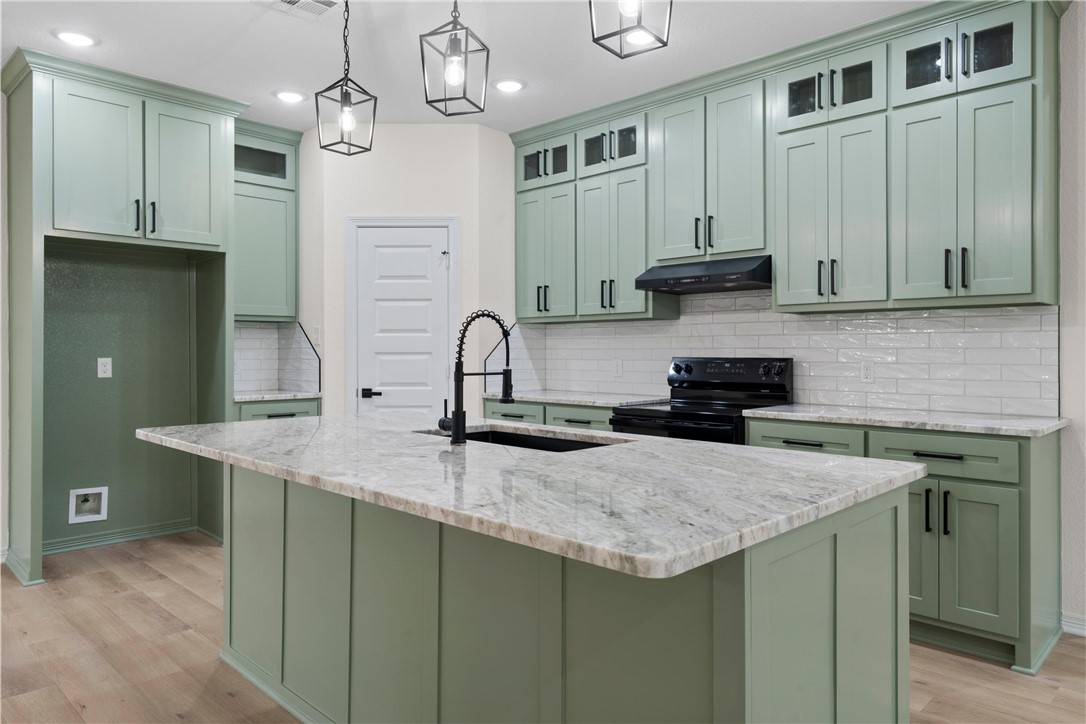 207 N Harrison Street, McGregor, Texas image 3