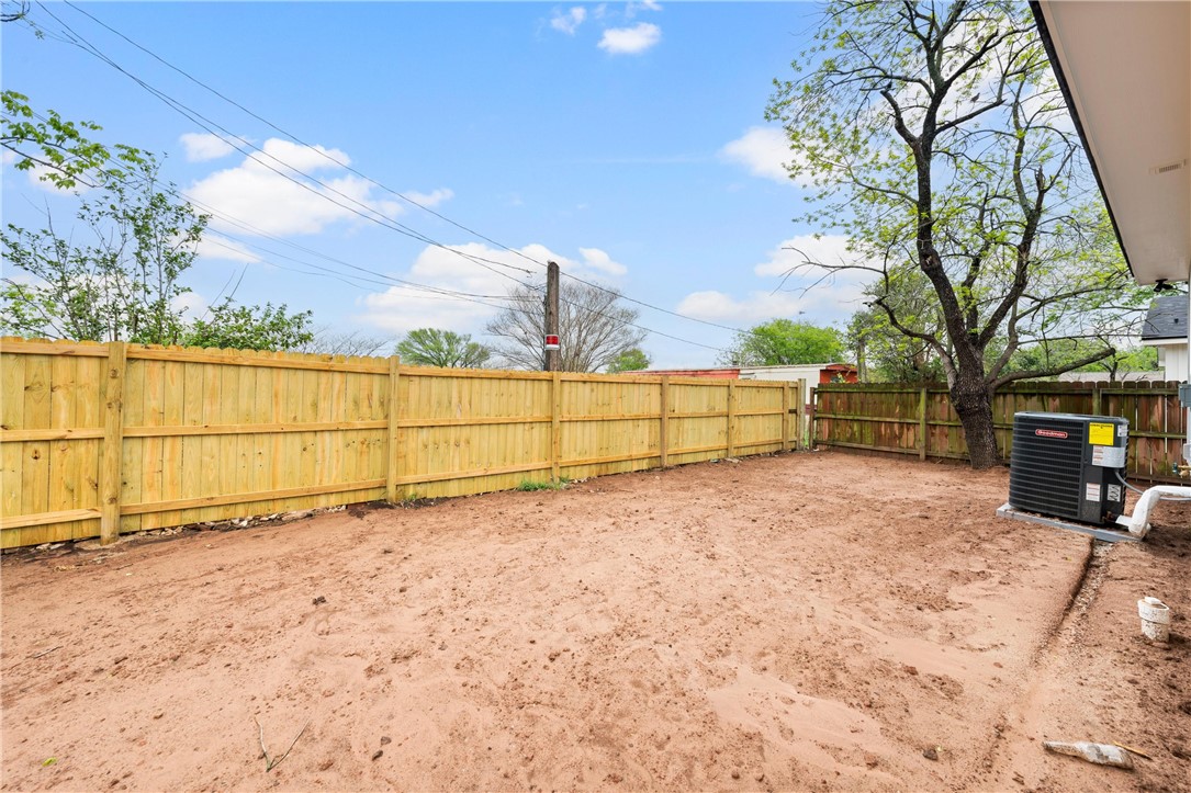 207 N Harrison Street, McGregor, Texas image 14