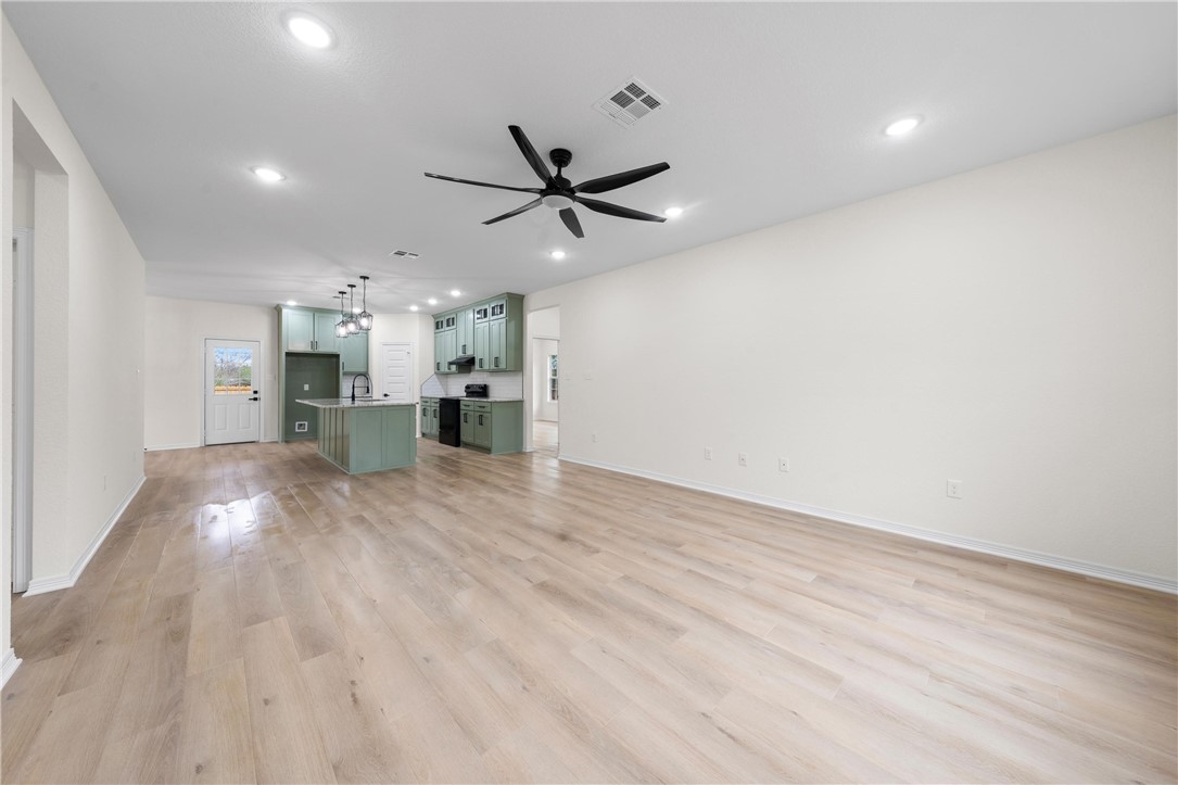 207 N Harrison Street, McGregor, Texas image 2