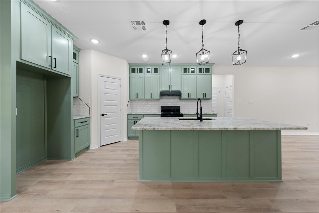 207 N Harrison Street, McGregor, Texas image 4