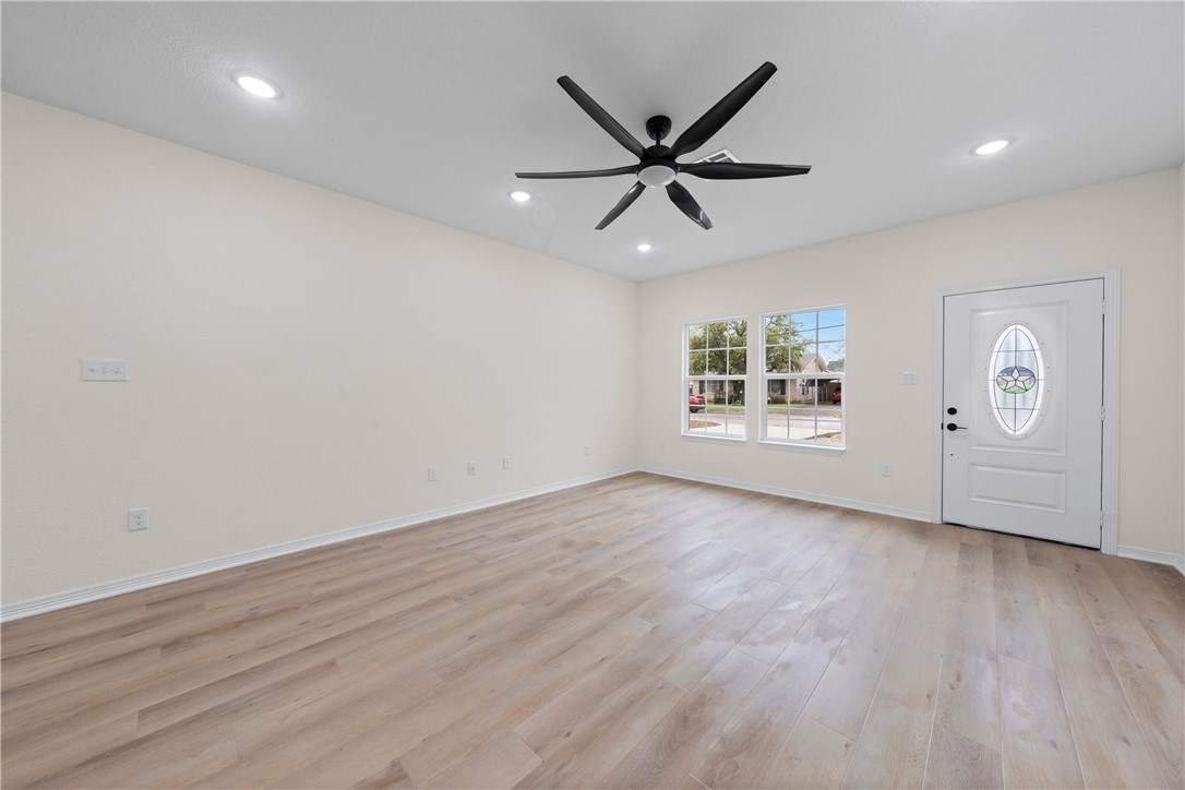 207 N Harrison Street, McGregor, Texas image 13