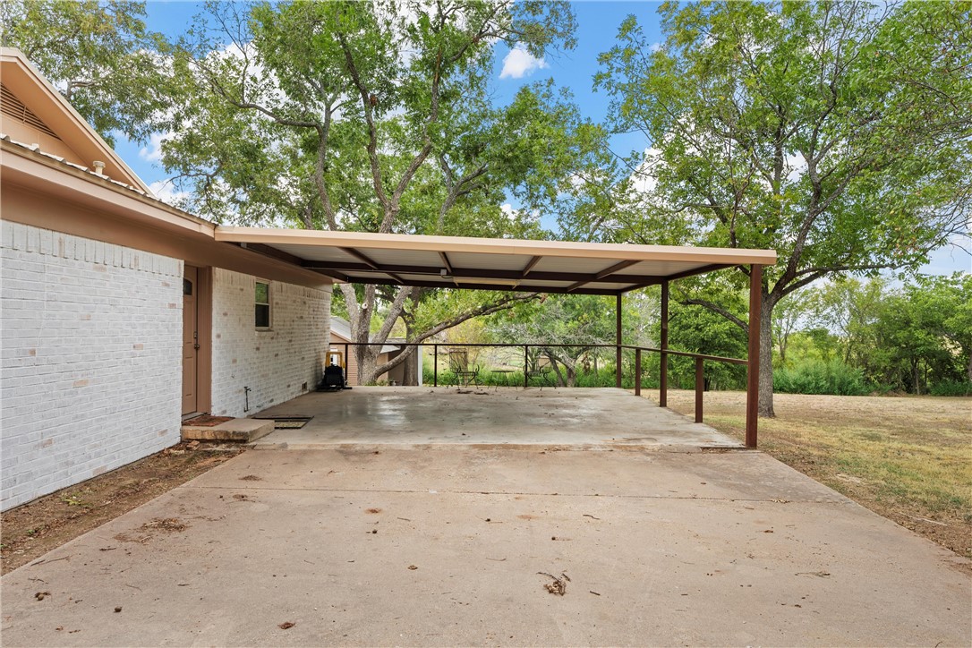 1101 N Marable Street, West, Texas image 3