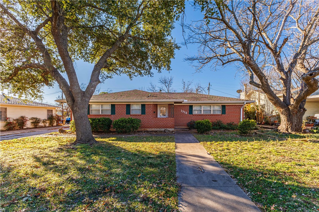 1312 W 3rd Street, McGregor, Texas image 1