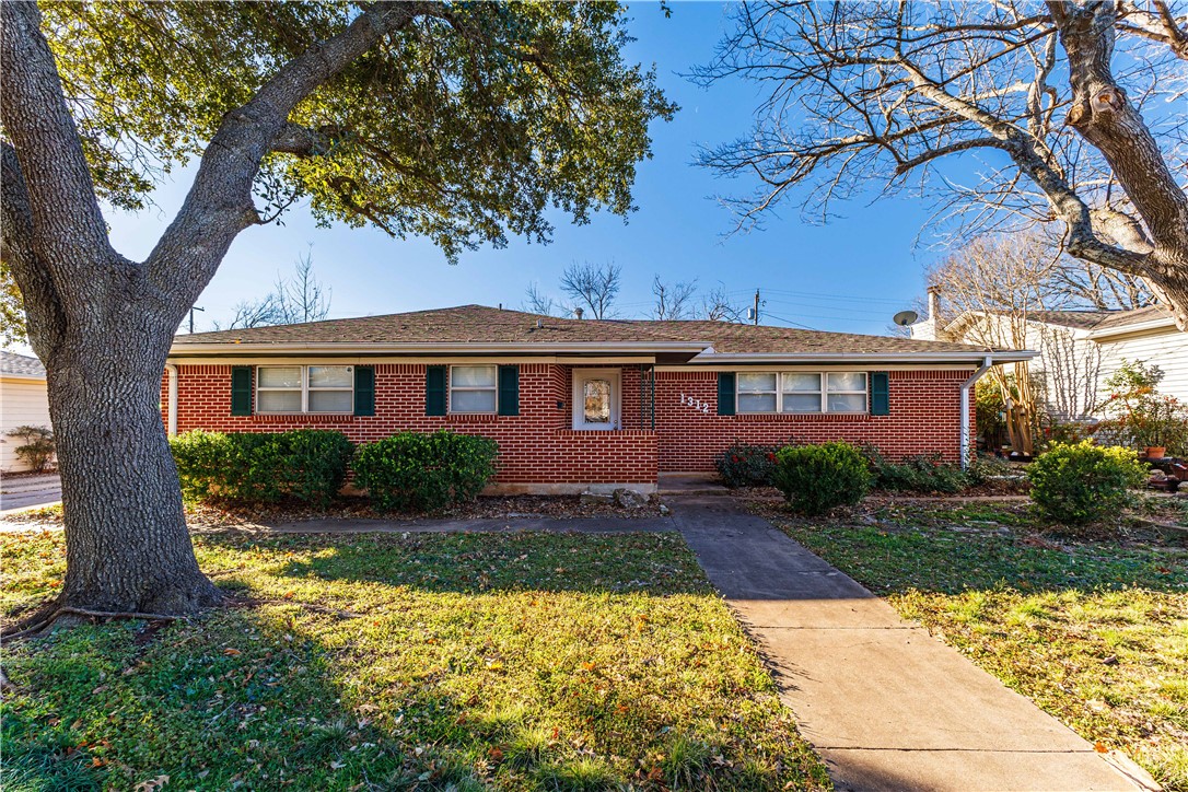 1312 W 3rd Street, McGregor, Texas image 4