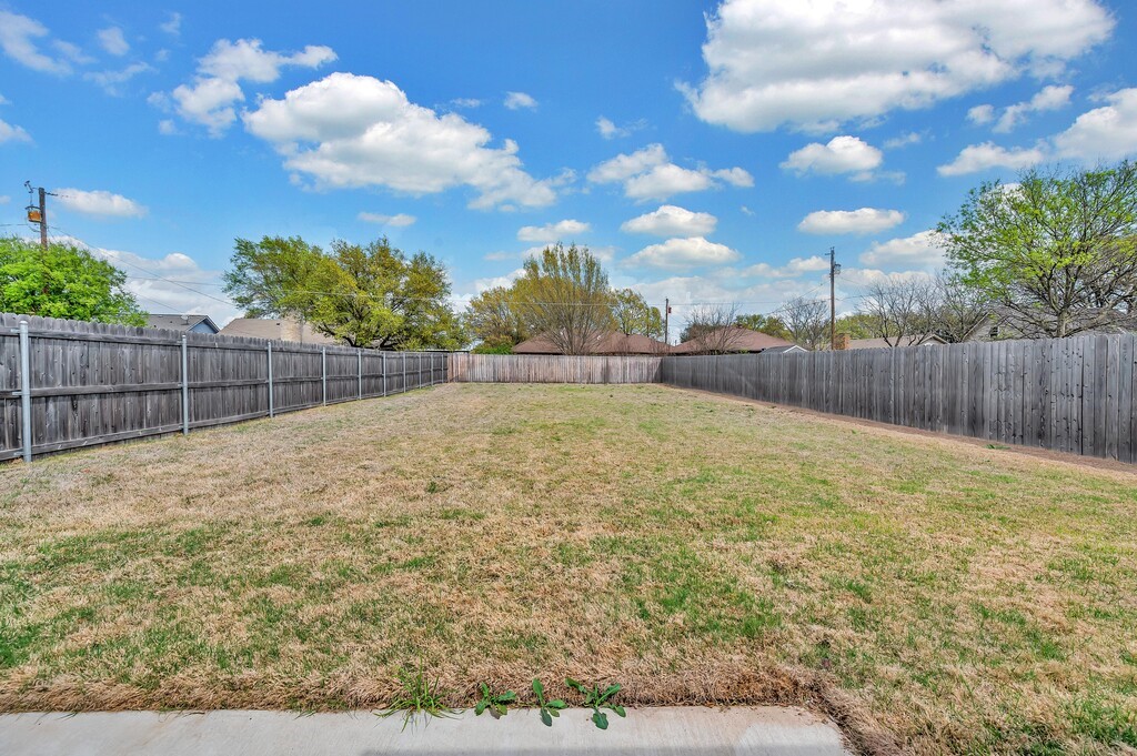 412 Travis Drive, McGregor, Texas image 31