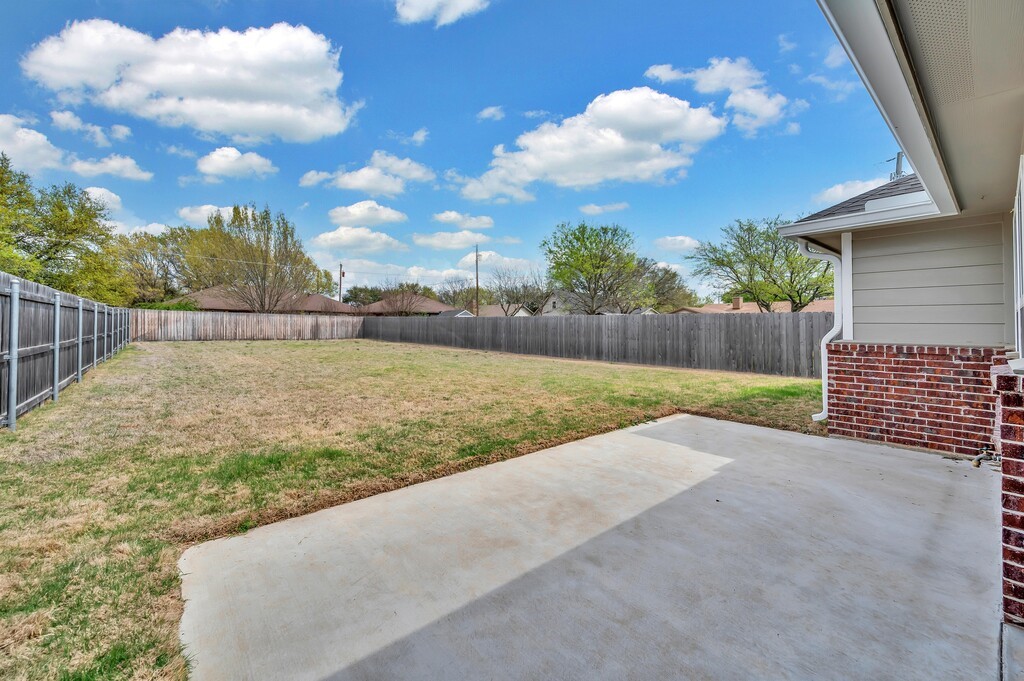 412 Travis Drive, McGregor, Texas image 30