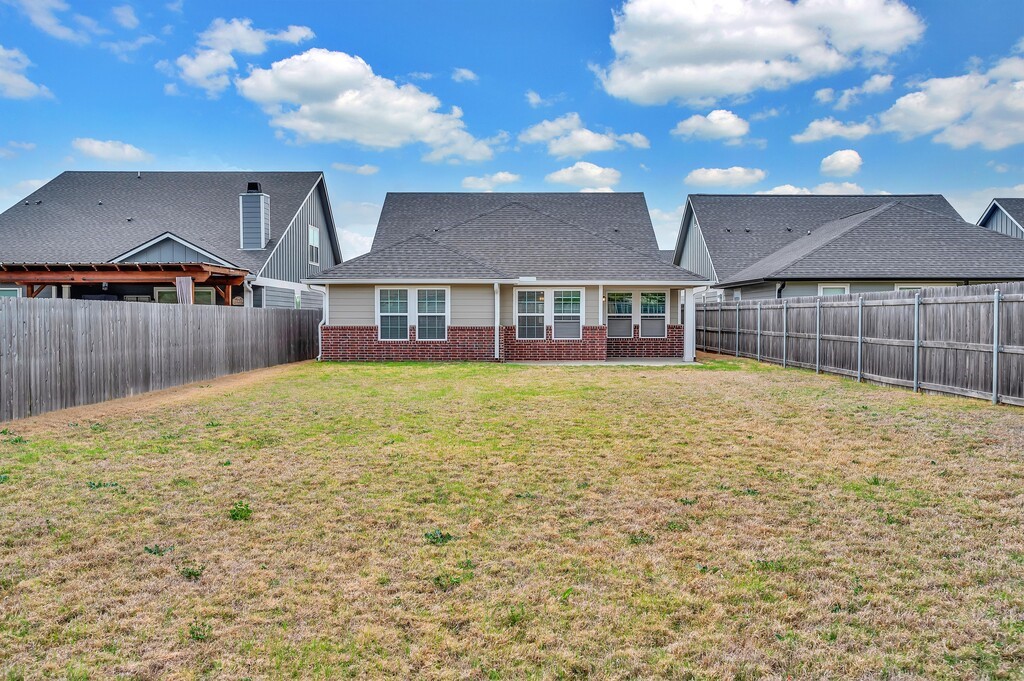 412 Travis Drive, McGregor, Texas image 32