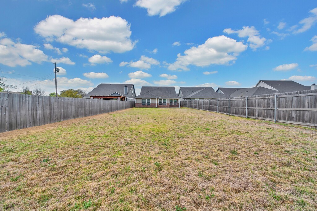 412 Travis Drive, McGregor, Texas image 33