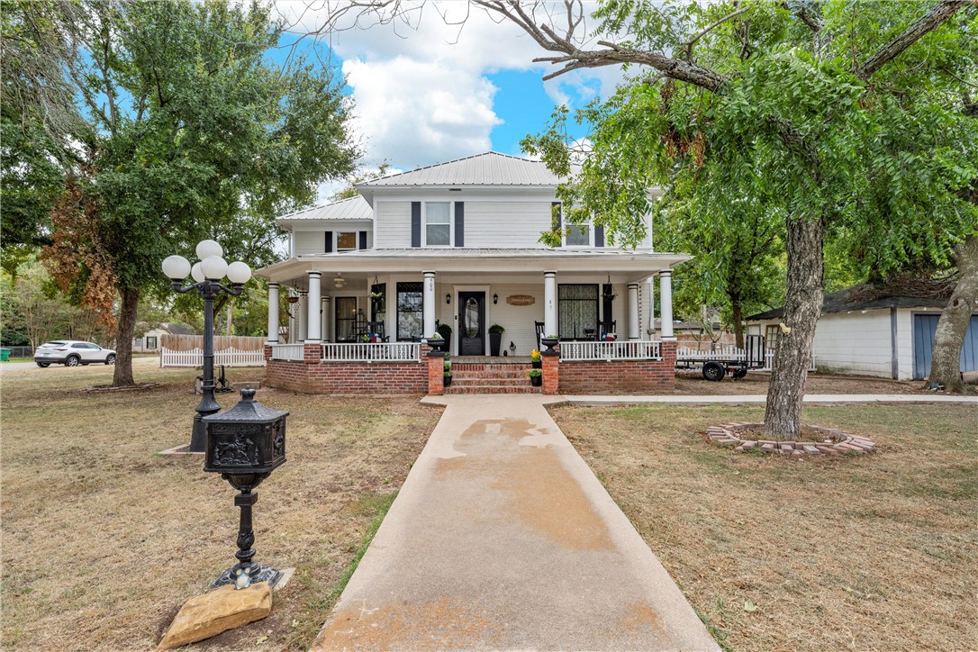 900 W 6th Street, McGregor, Texas image 3