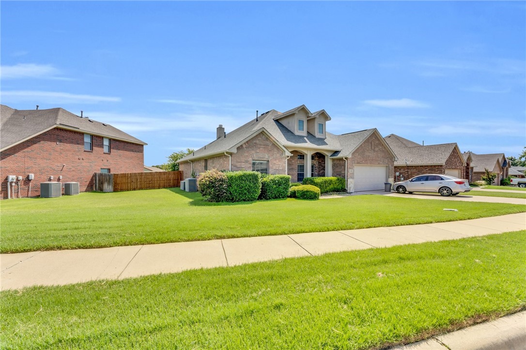 2989 Lakeview Circle, Burleson, Texas image 3