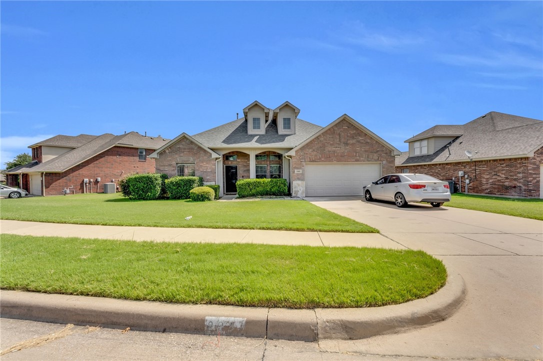 2989 Lakeview Circle, Burleson, Texas image 4