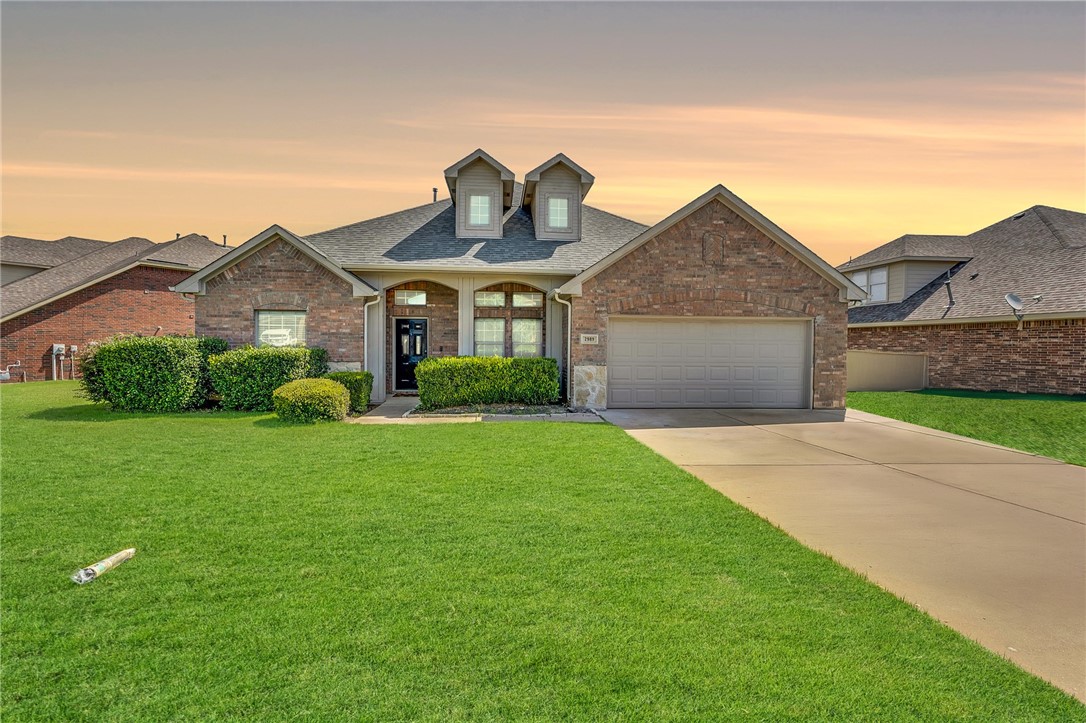 2989 Lakeview Circle, Burleson, Texas image 1