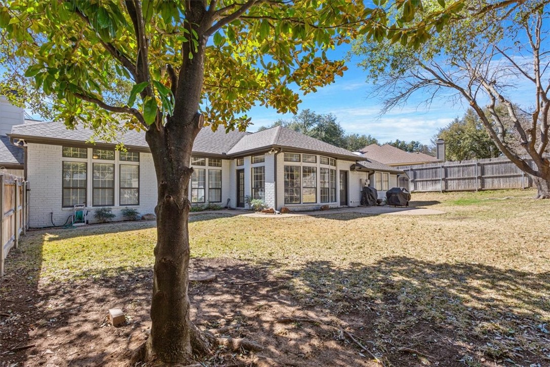 11001 Westwood Drive, Woodway, Texas image 33