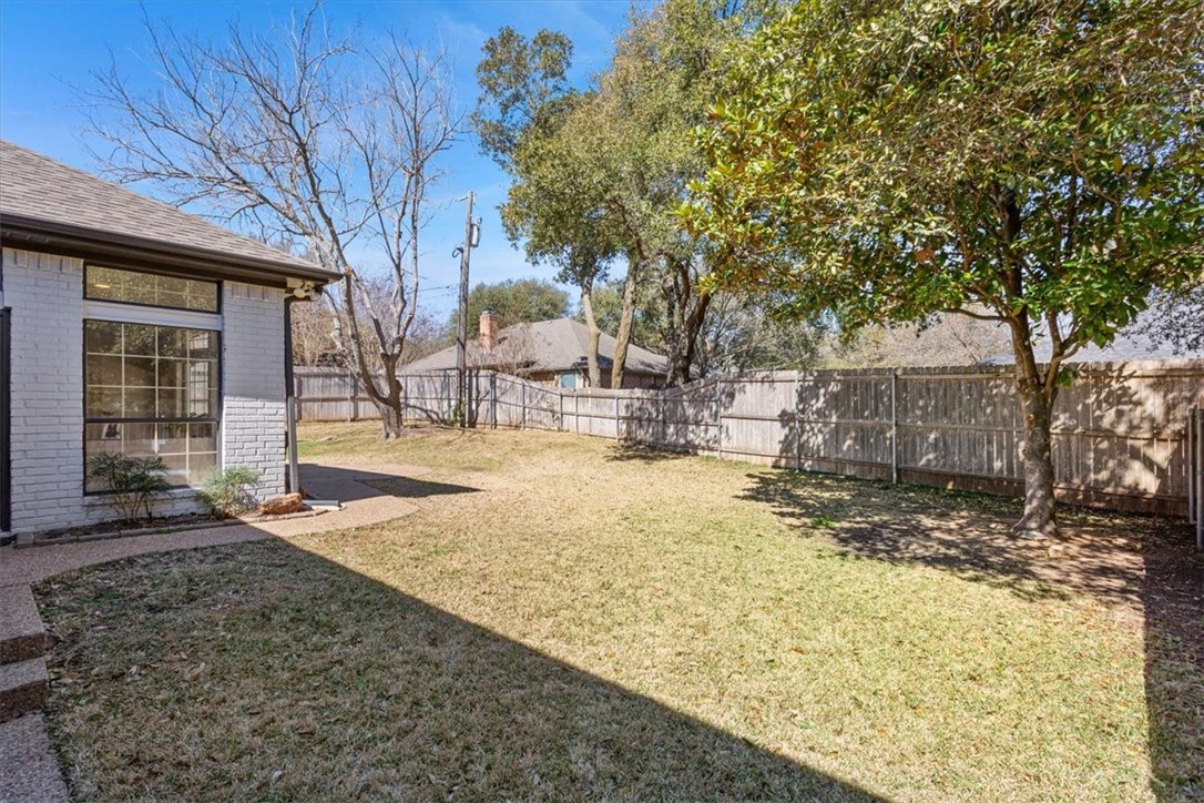 11001 Westwood Drive, Woodway, Texas image 32
