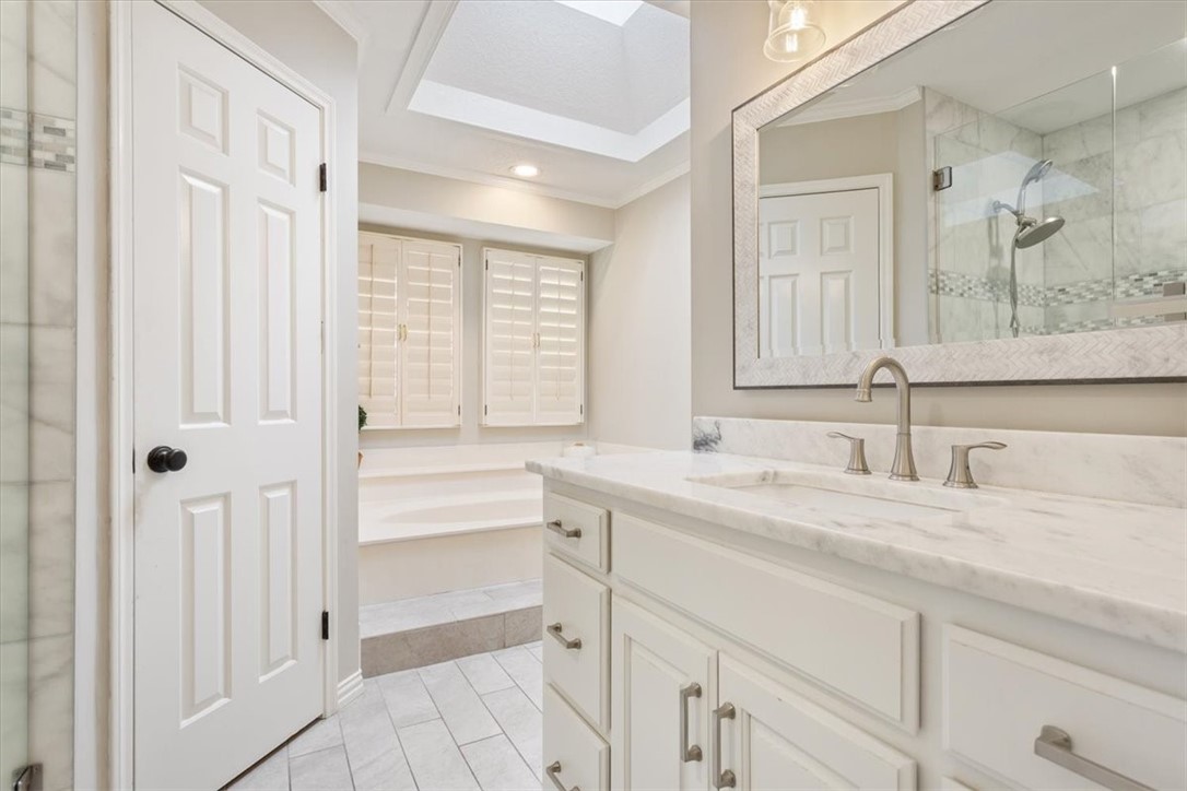 11001 Westwood Drive, Woodway, Texas image 23