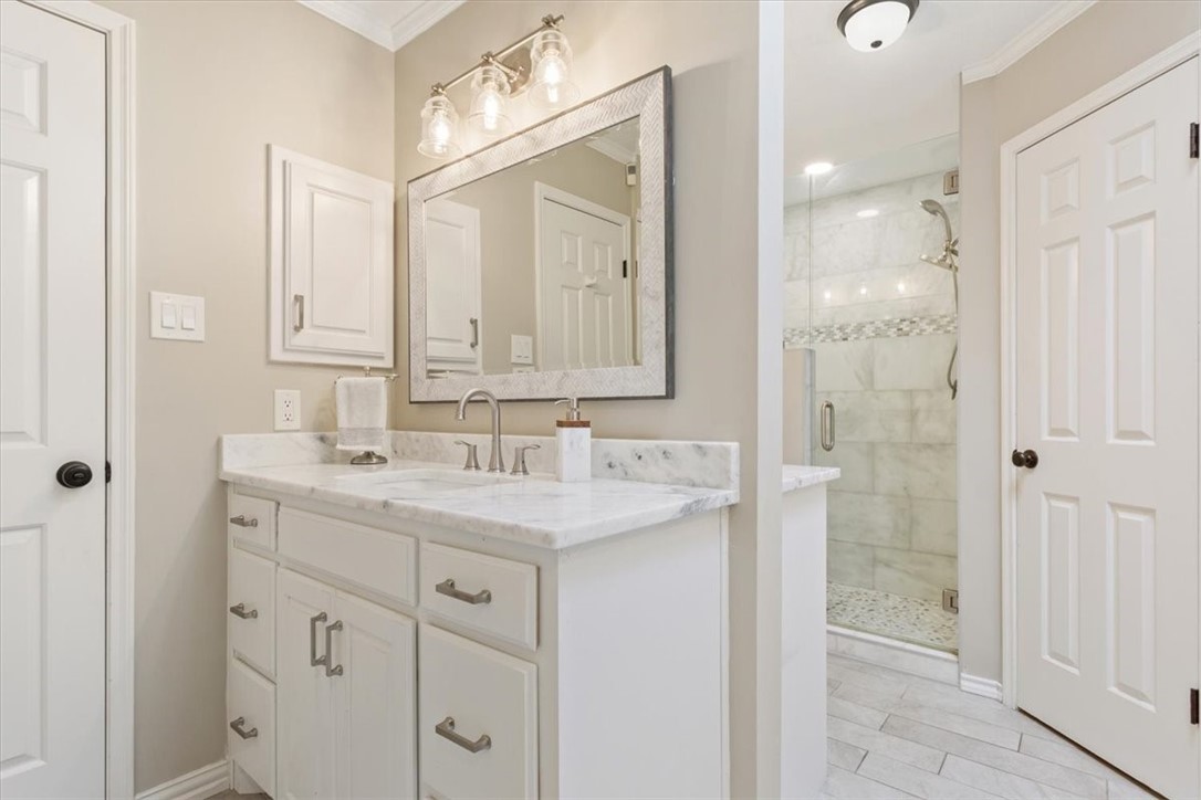 11001 Westwood Drive, Woodway, Texas image 21