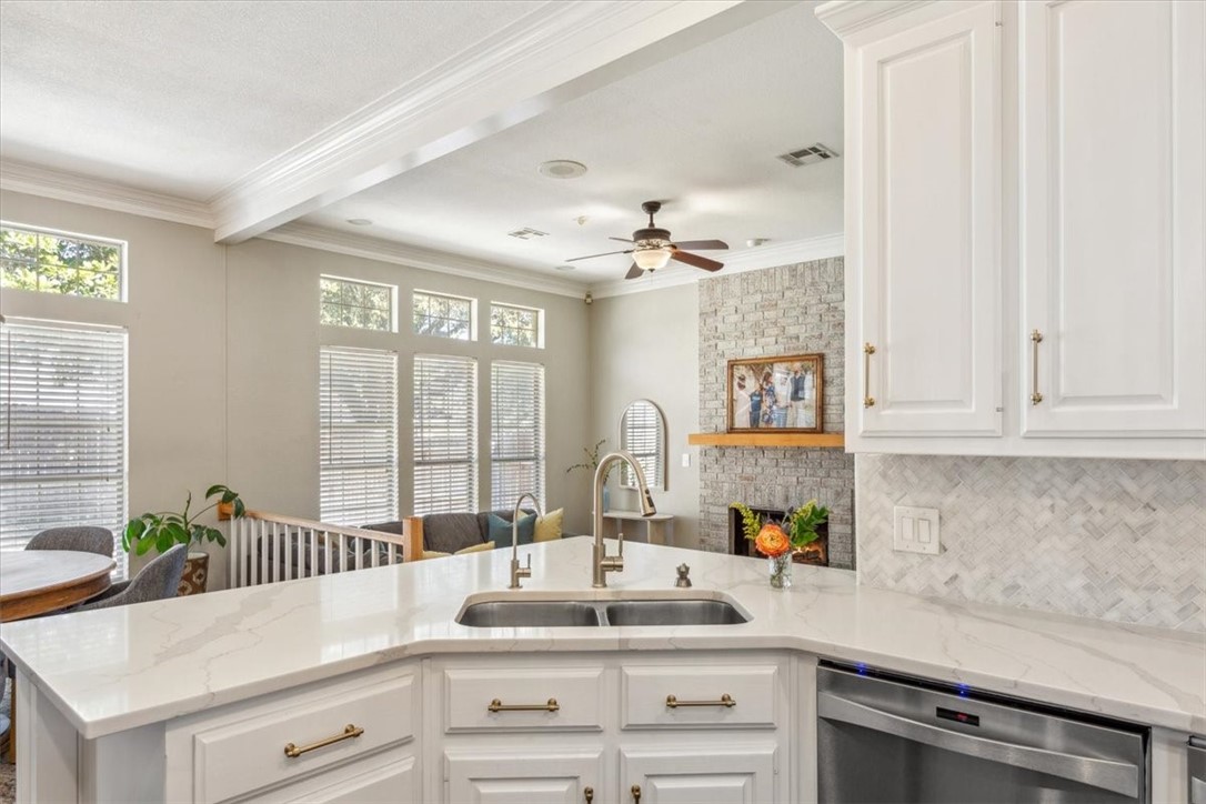 11001 Westwood Drive, Woodway, Texas image 16