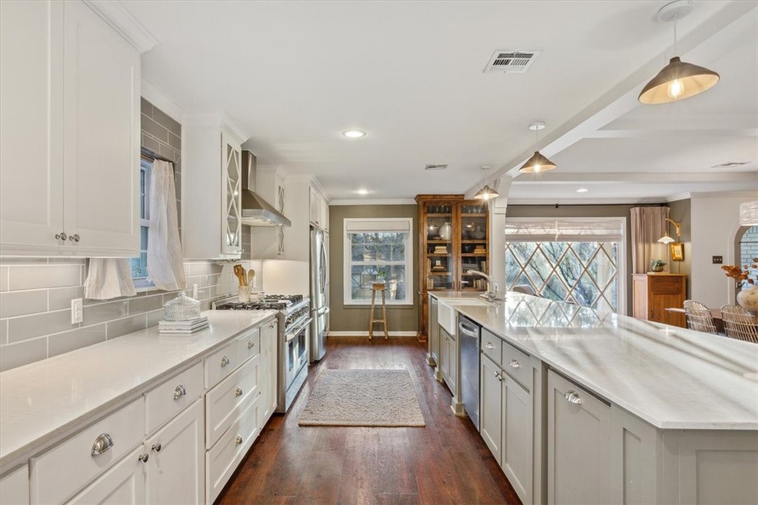 245 Broughton Drive, Woodway, Texas image 7