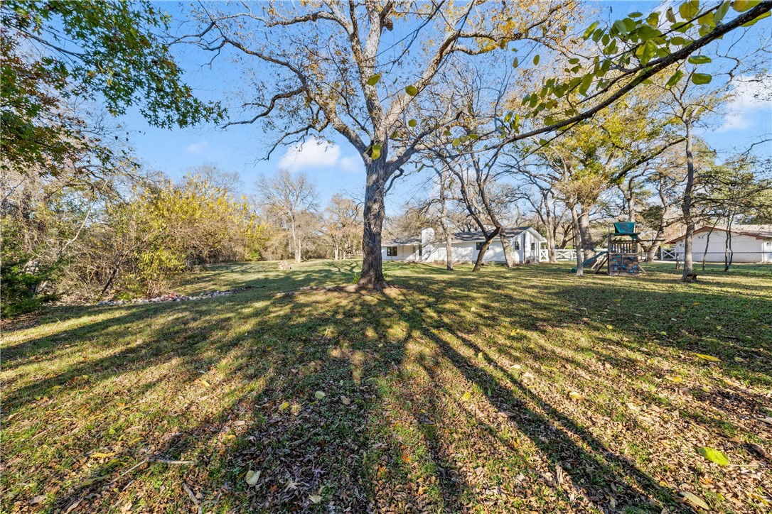 215 Curry Lane, China Spring, Texas image 7
